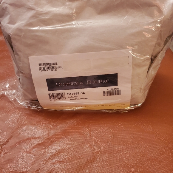 NWT Dooney &Bourke tassel shoulder bag - Picture 10 of 11